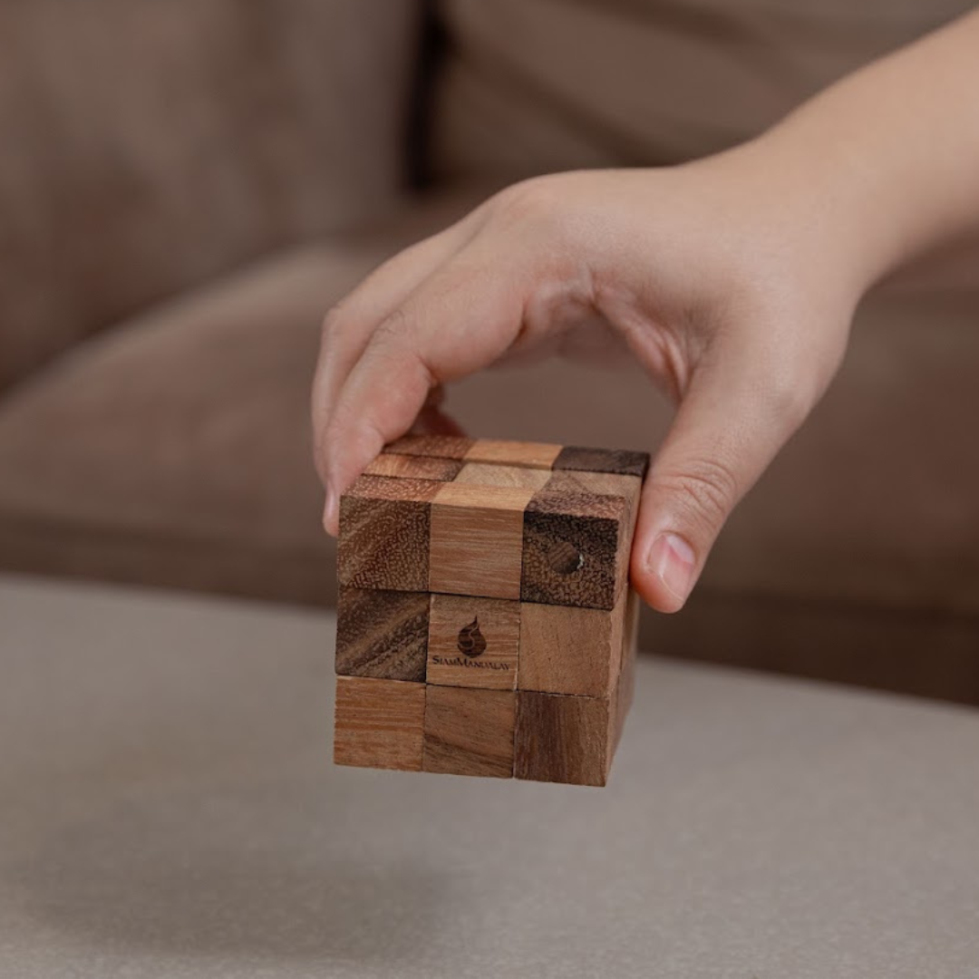 The Benefits of Wooden Puzzles vs. Cardboard Puzzles