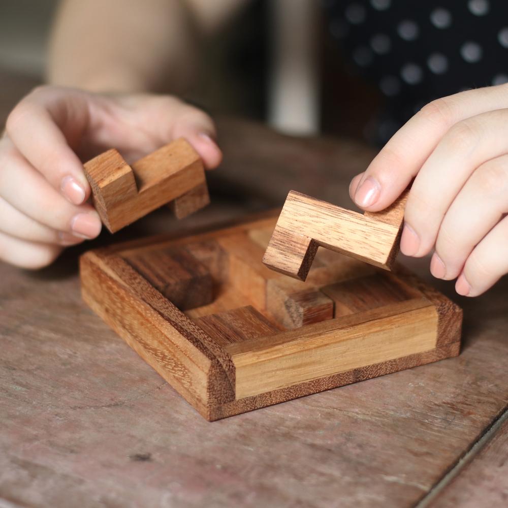 Crossroad Assembly Packing Problem Wooden Brain Teaser